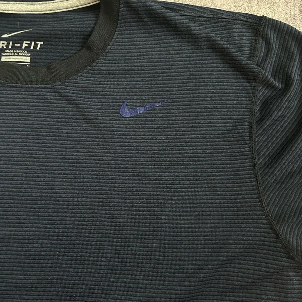 Nike Men's Dark Blue Short Sleeve Tee